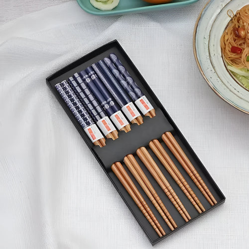 Japanese style bamboo chopsticks with cartoon patterns in five-colour designs, 5 pairs in packaging