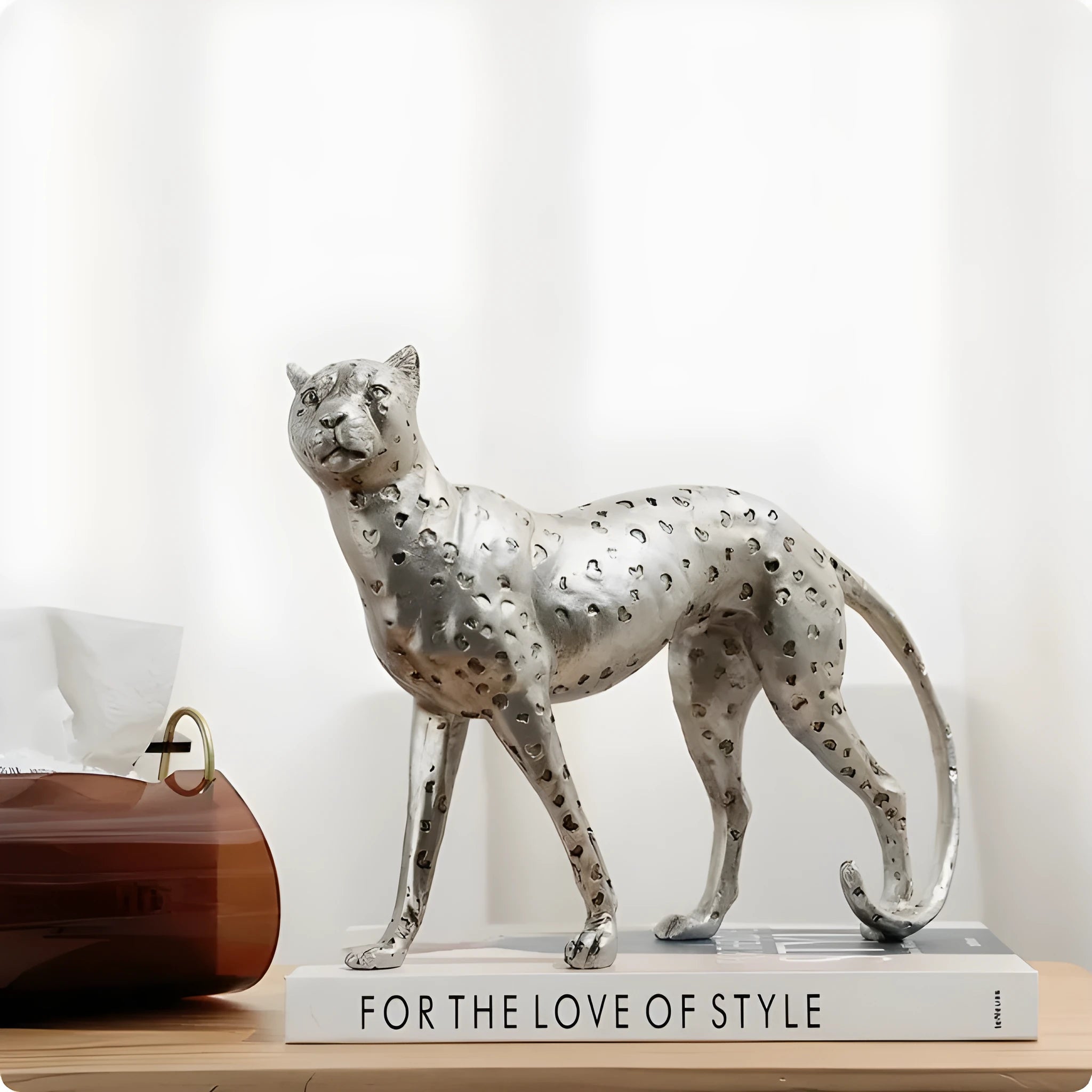 Leopard resin ornament in American leopard colour, modern simplicity style animal figurine home decoration