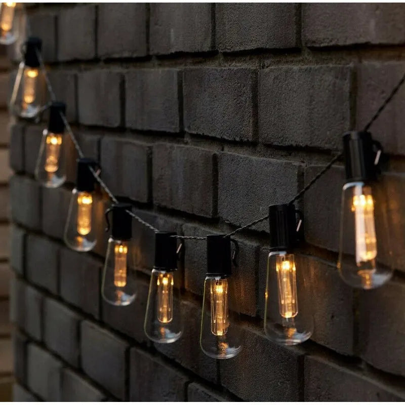 Outdoor solar string lights with 40 plastic bulbs on a 10m string, IP42 rated, for garden and patio decoration