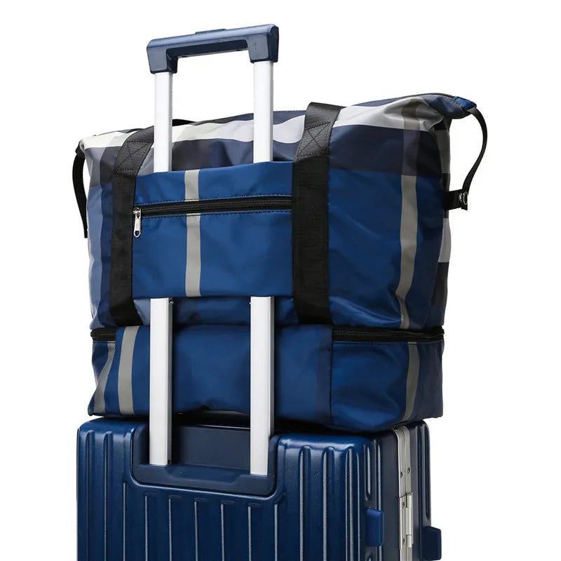 Foldable travel duffel bag in black, dark blue or wine red with 20-35L capacity and dry wet separation