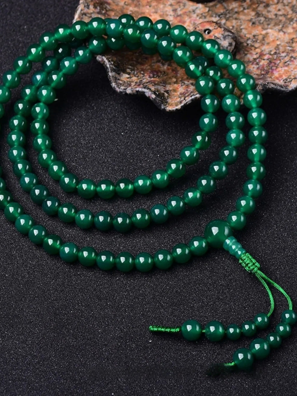 Handmade natural green agate bracelet with multi-circle design and thangka pendant