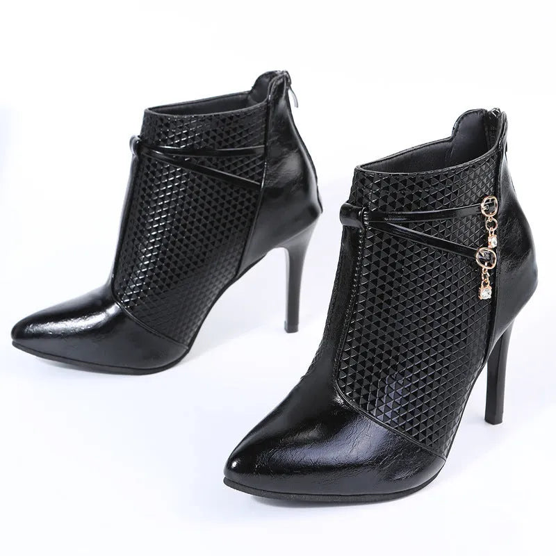 Women's pointed toe ankle boots with 9.5cm stiletto heel and side zipper in glossy black