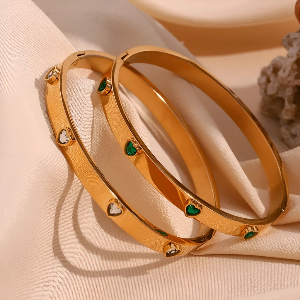 Women's stainless steel bracelet with micro-inlaid peach heart design in golden-lvzuan colour