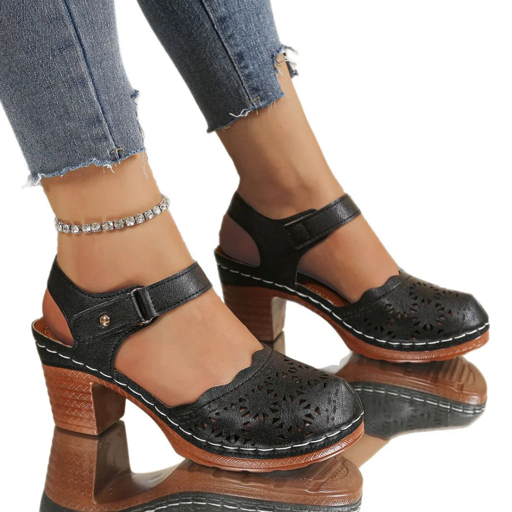 Women's hollow-out chunky-heel closed-toe sandals with Velcro closure in black