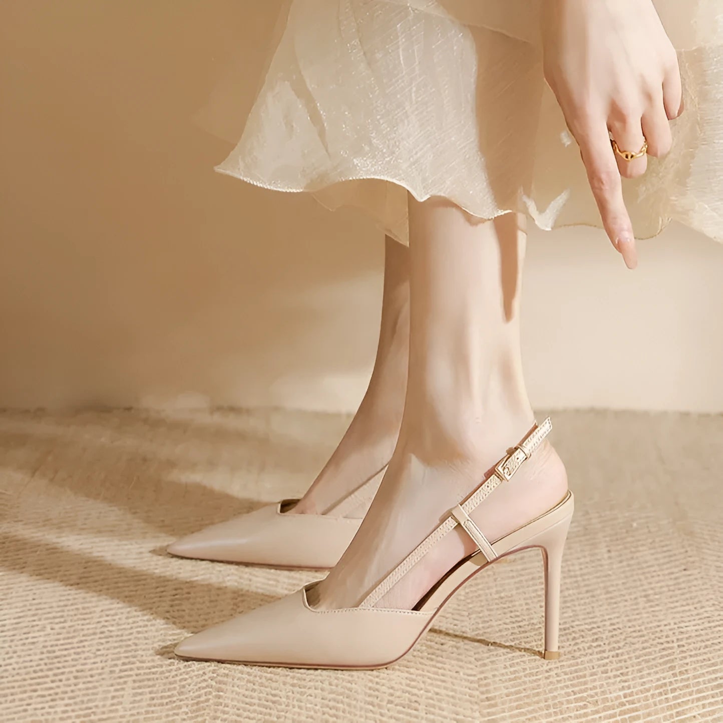 Apricot women's high-heeled sandals with single-line buckle toe and thin belt design