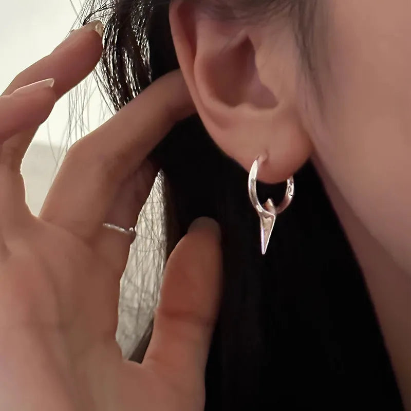 Platinum-coloured star-shaped ear clips with geometric design and clip-on fitting