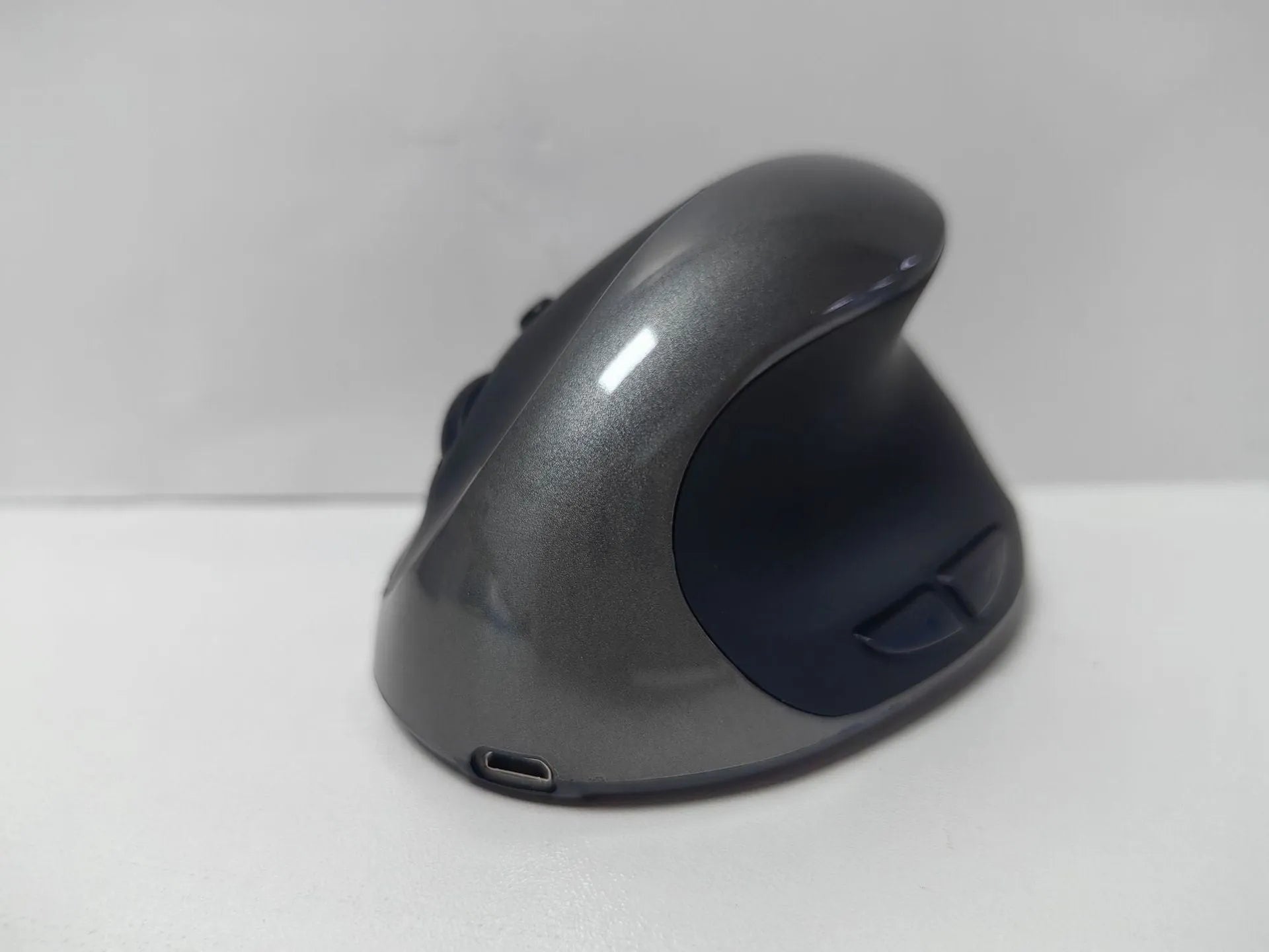 Vertical ergonomic mouse in multiple colours with USB connector