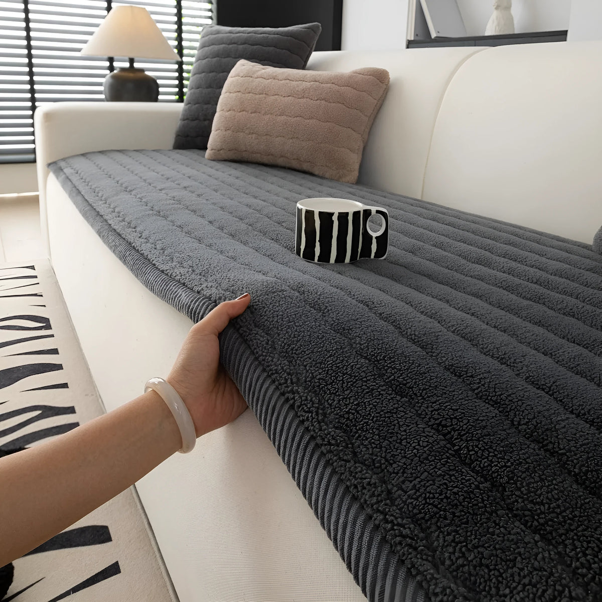 Plush non-slip sofa cushion in solid colours, sizes 70x70cm to 70x240cm, machine washable
