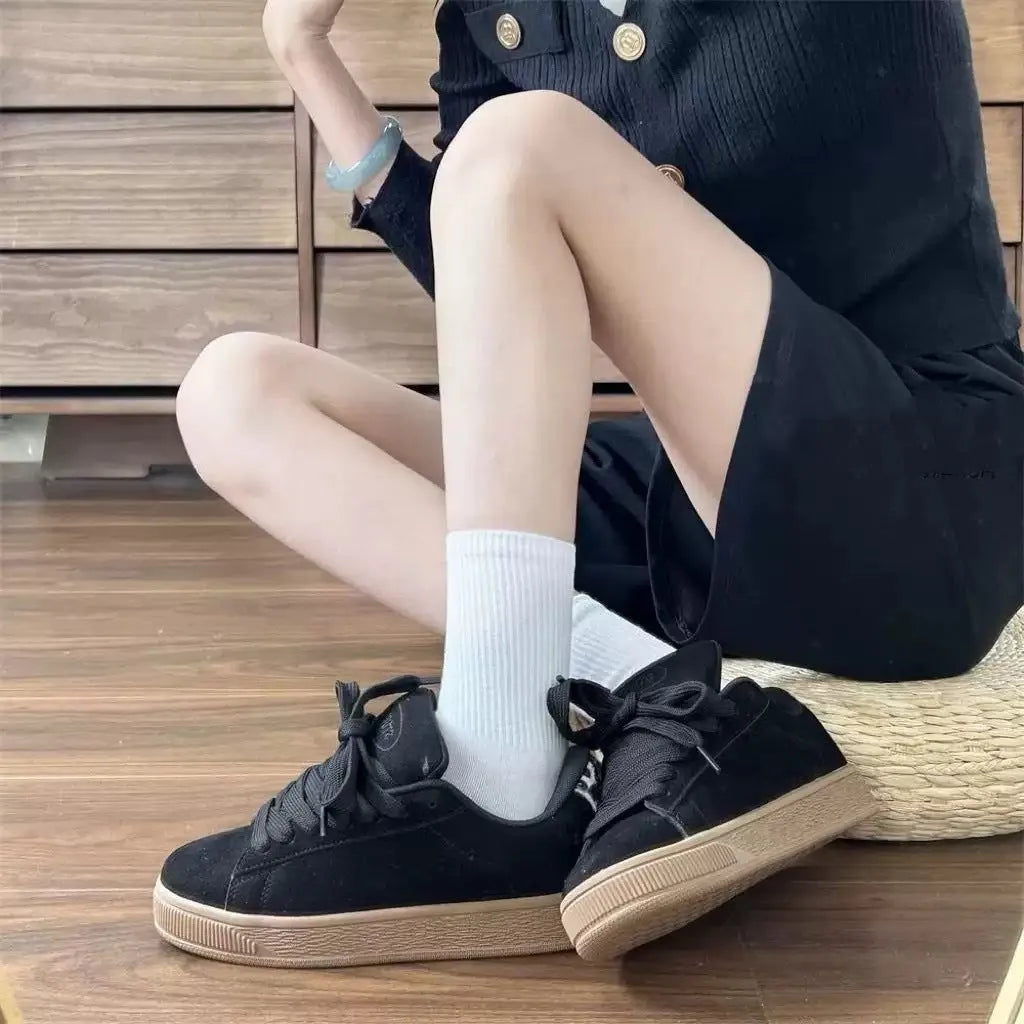 Black retro low-top sneakers with waterproof platform and round toe design