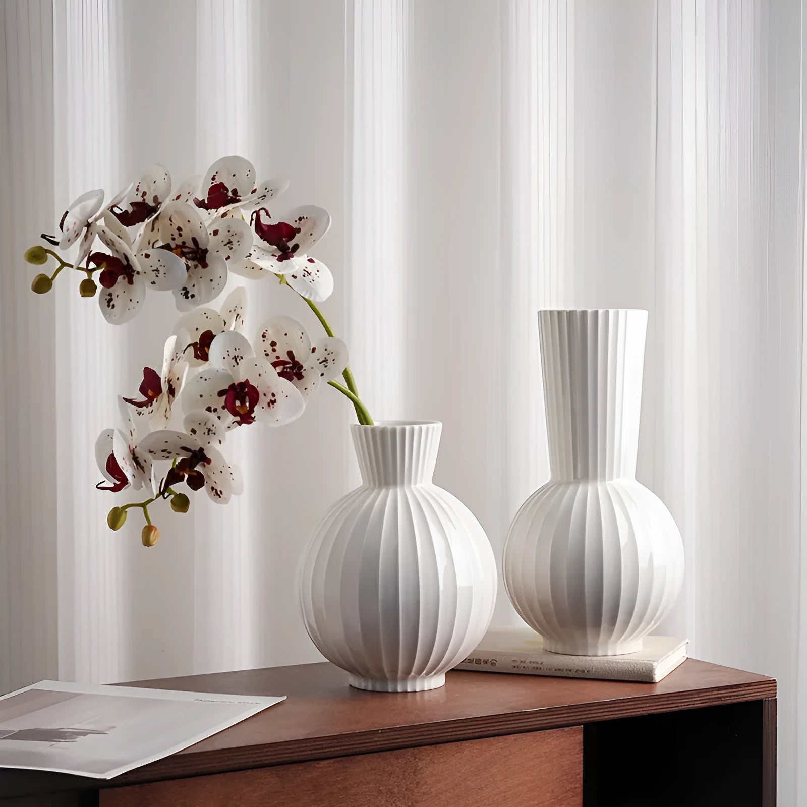 White ceramic striped ball vase in American country style with optional floral arrangements