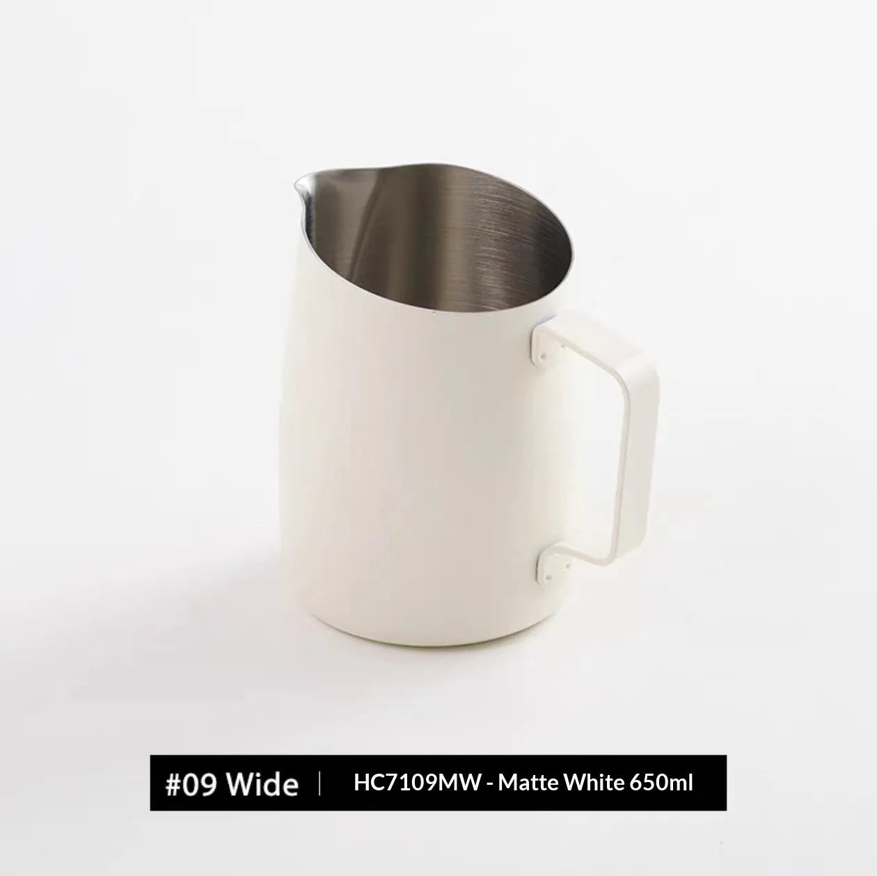 Coffee latte art cup in stainless steel with round spout, 650ml, matte gray finish