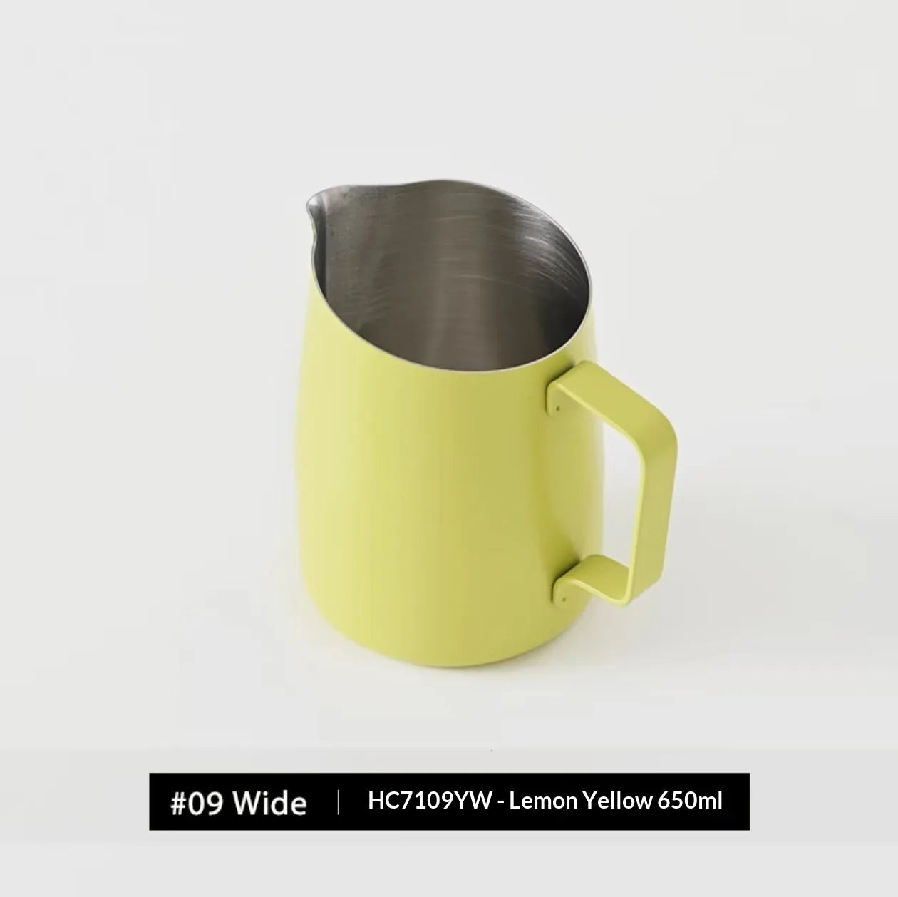 Coffee latte art cup in stainless steel with round spout, 650ml, matte gray finish