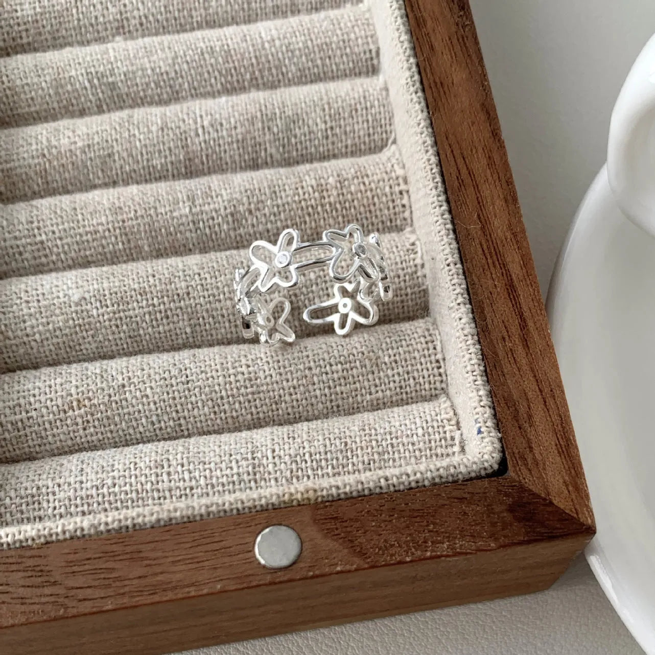 S925 sterling silver irregular hollow-out flower ring with adjustable opening in silver colour