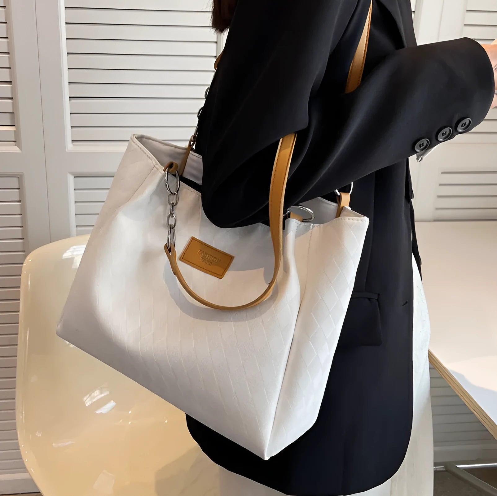 PU rhombus pattern totes chain shoulder bag in black for women shopping bags 30x25cm