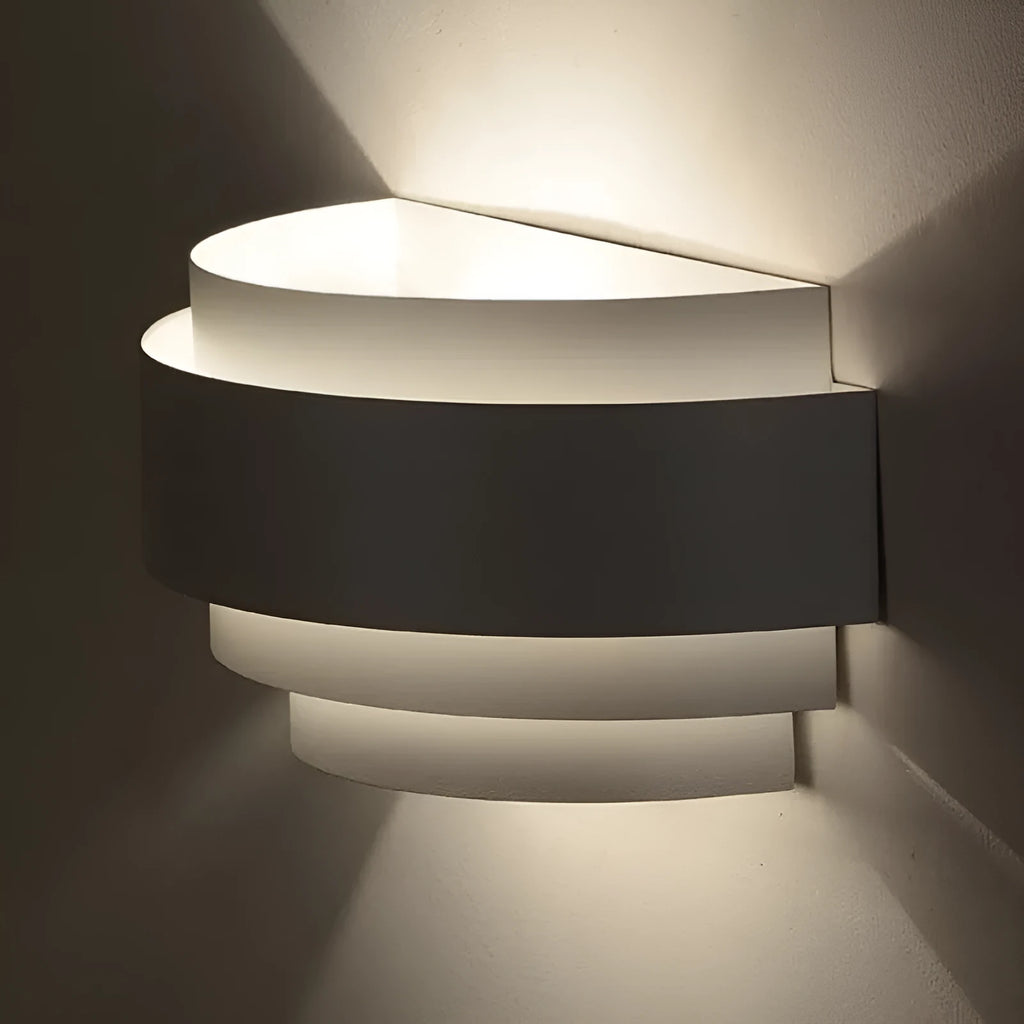 Modern minimalist metal wall lamp in black or white, 270x135x110mm, for aisle, bedside and stairs