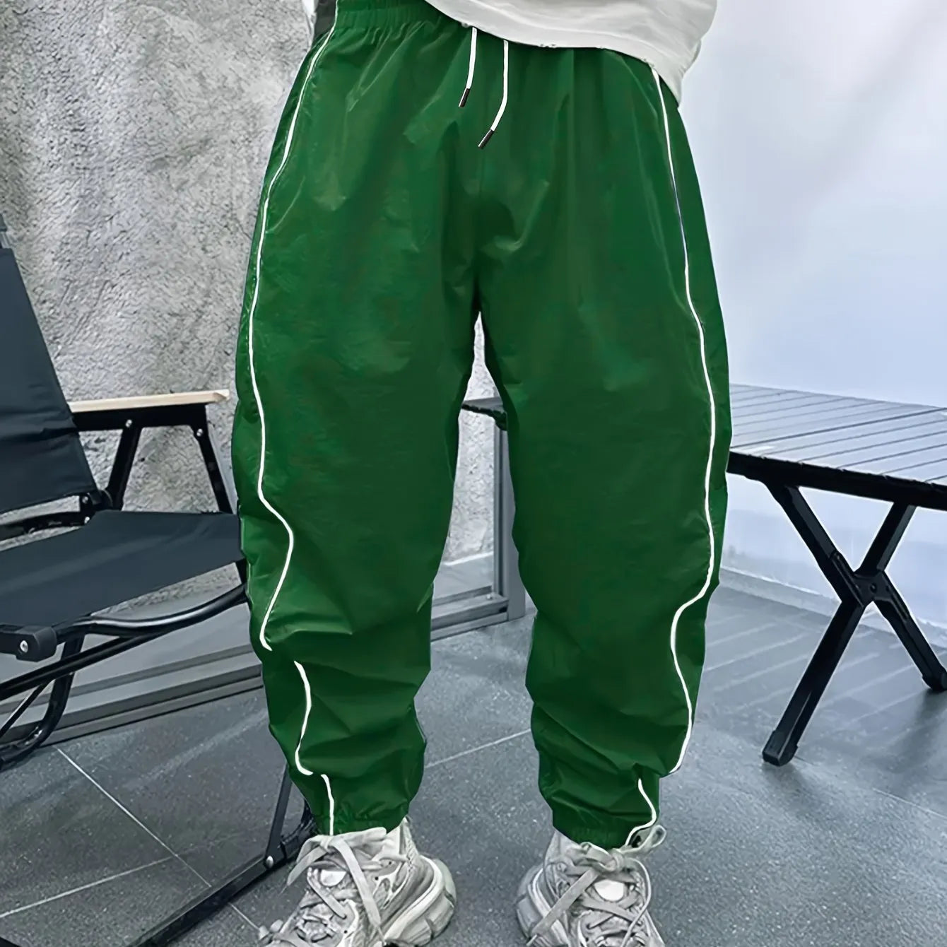 Men's loose fit bamboo fibre sports trousers in cropped length with high elasticity
