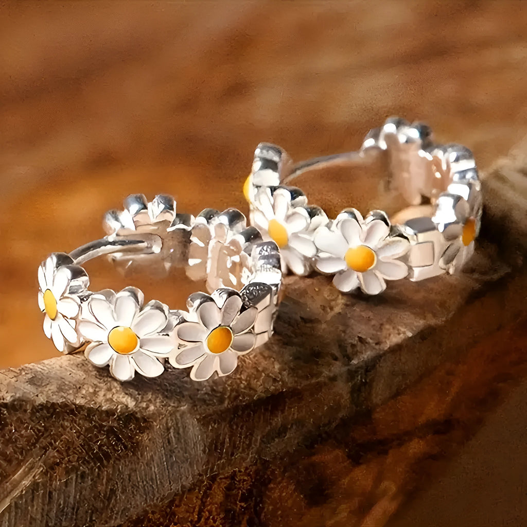 White fashion daisy flower ring earrings with electroplated finish and floral design