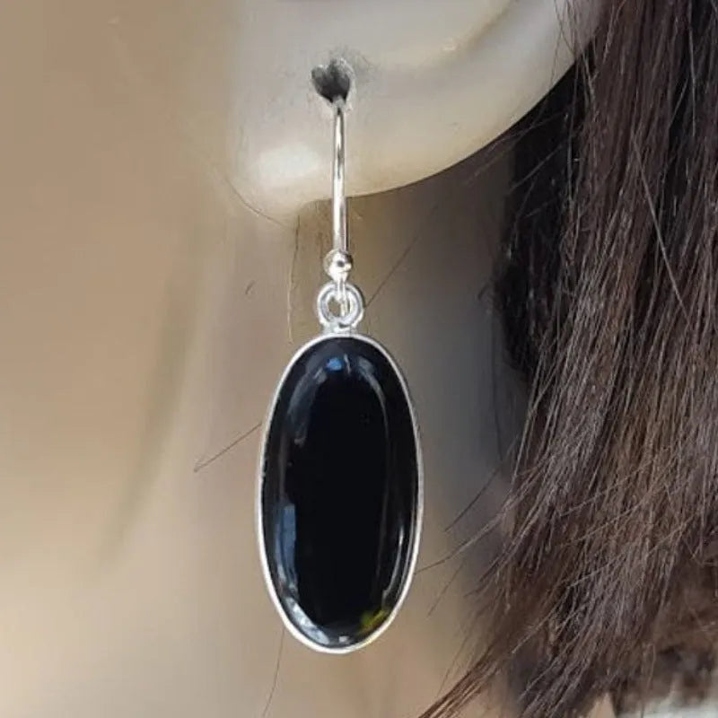 Women's geometric earrings with oval black agate pendant and electroplated silver-coloured finish
