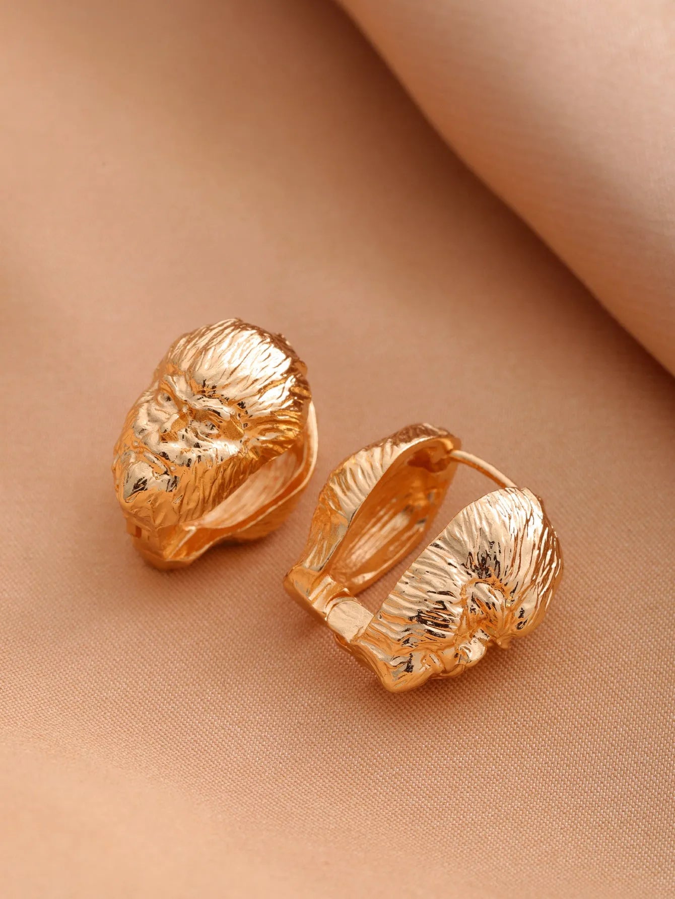 Fashion grid versatile temperament earrings in metal stud style