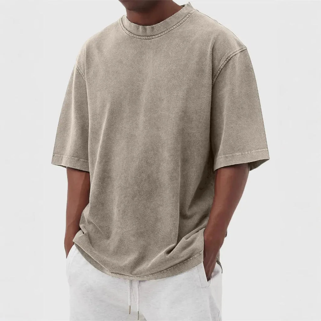 Men's stone-washed polyester t-shirt in loose fit with half sleeves and distressed finish