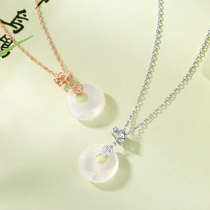 Retro blessing safe buckle necklace with 925 silver ginkgo leaf pendant and O-ring chain in platinum or rose gold finish