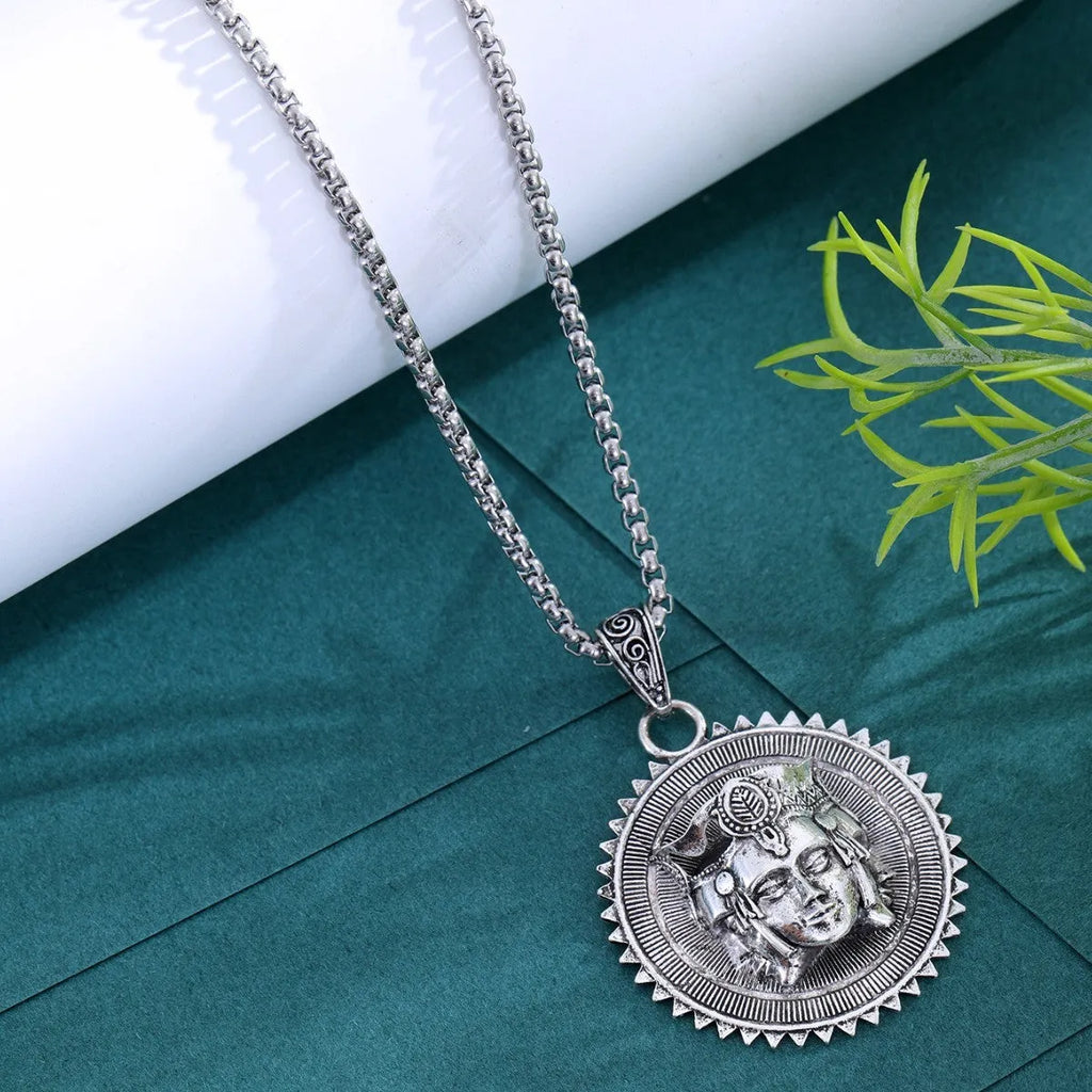 Silver metal head pendant sweater chain necklace for men, 55cm length