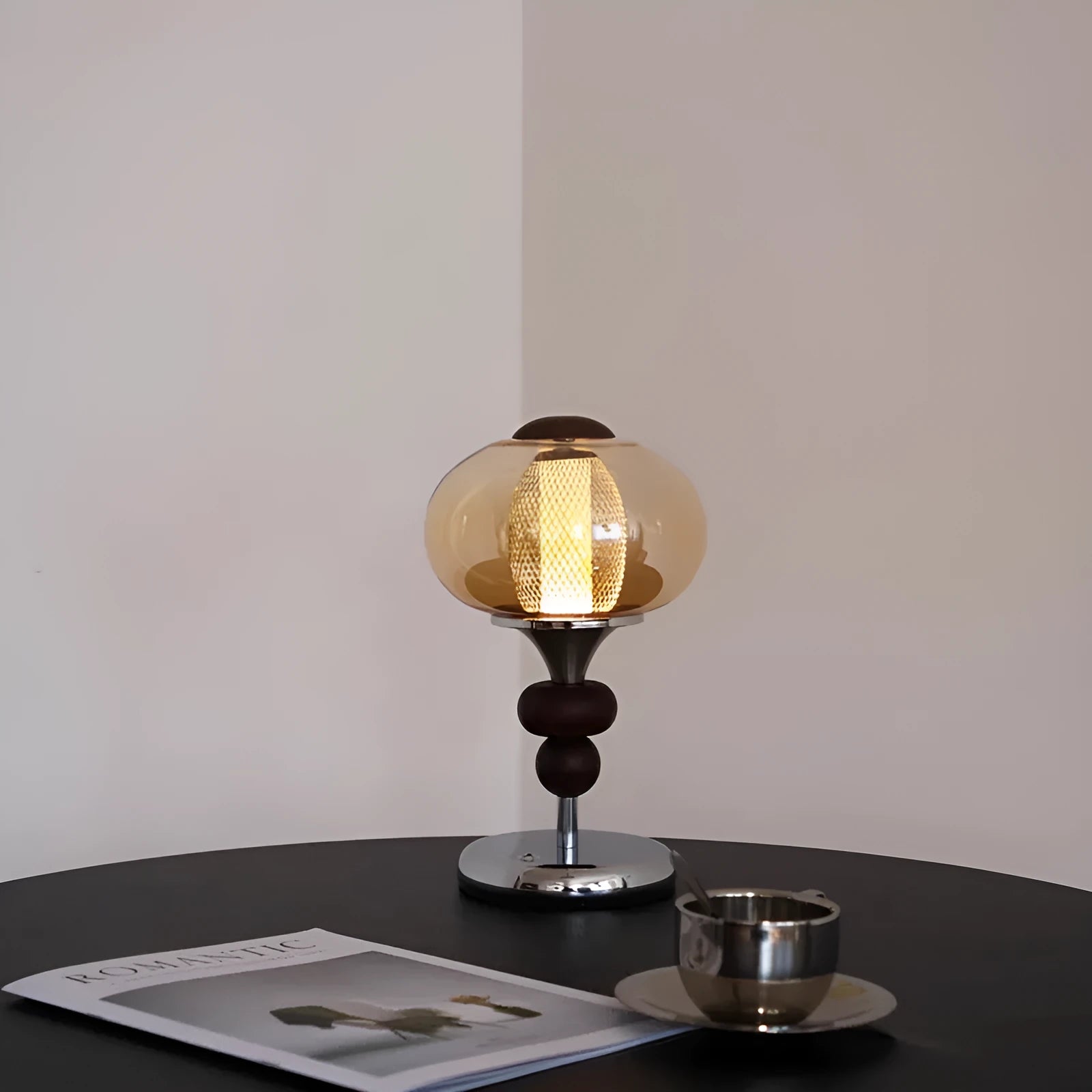 Solid wood retro palace table lamp with touch dimming and colour changing functions