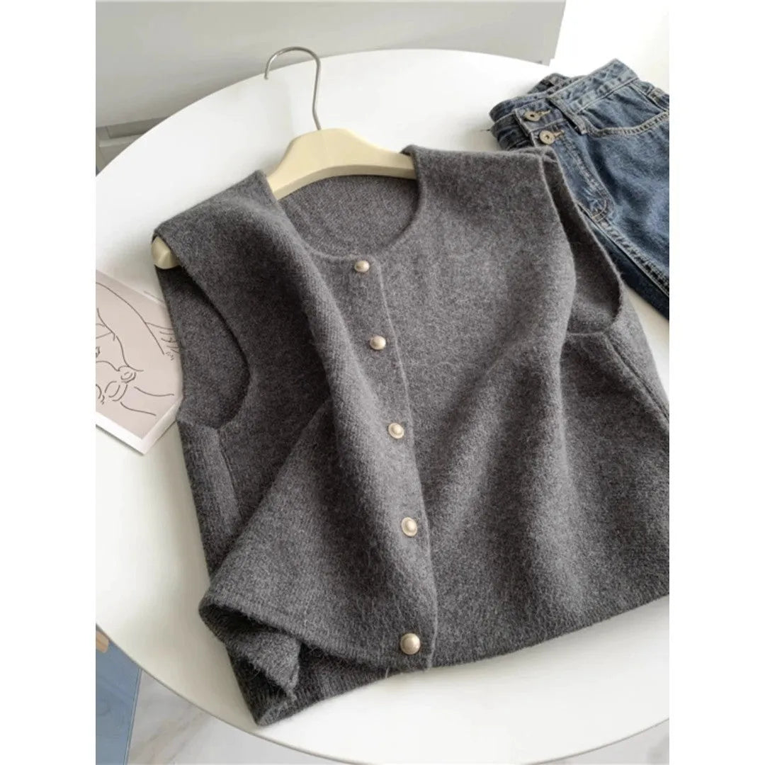Women's polyester V-neck pullover top with half sleeves in six colour options