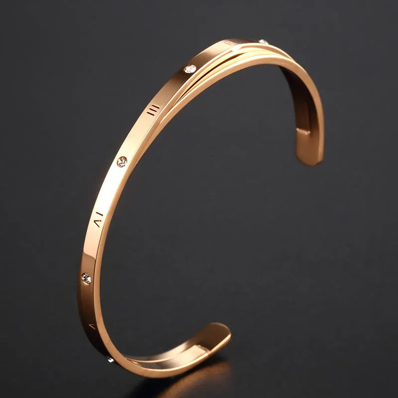 Open-ended women's bracelet with zircon stones and love heart element in rose gold finish