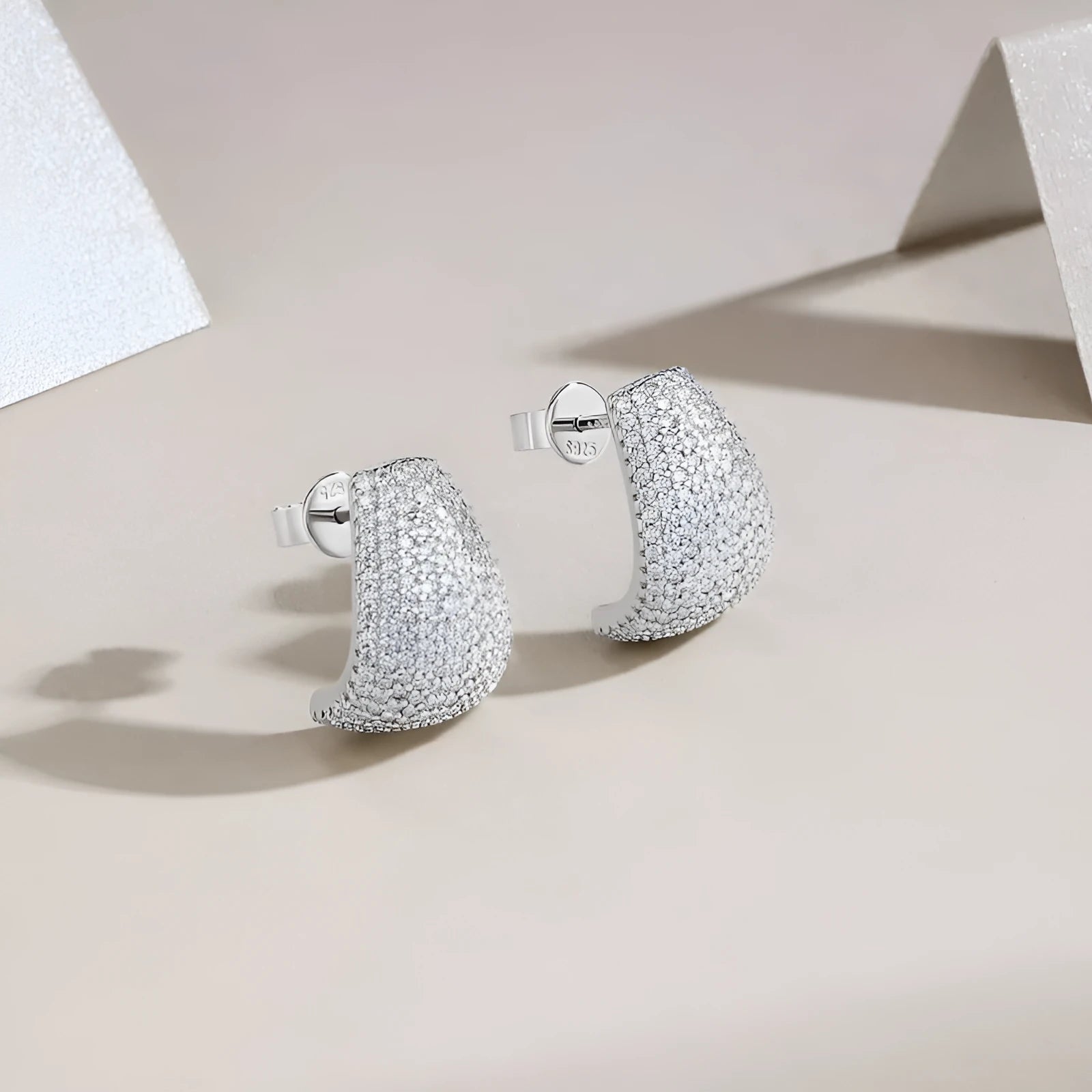 Geometric S925 sterling silver commuter ear studs with hypoallergenic properties