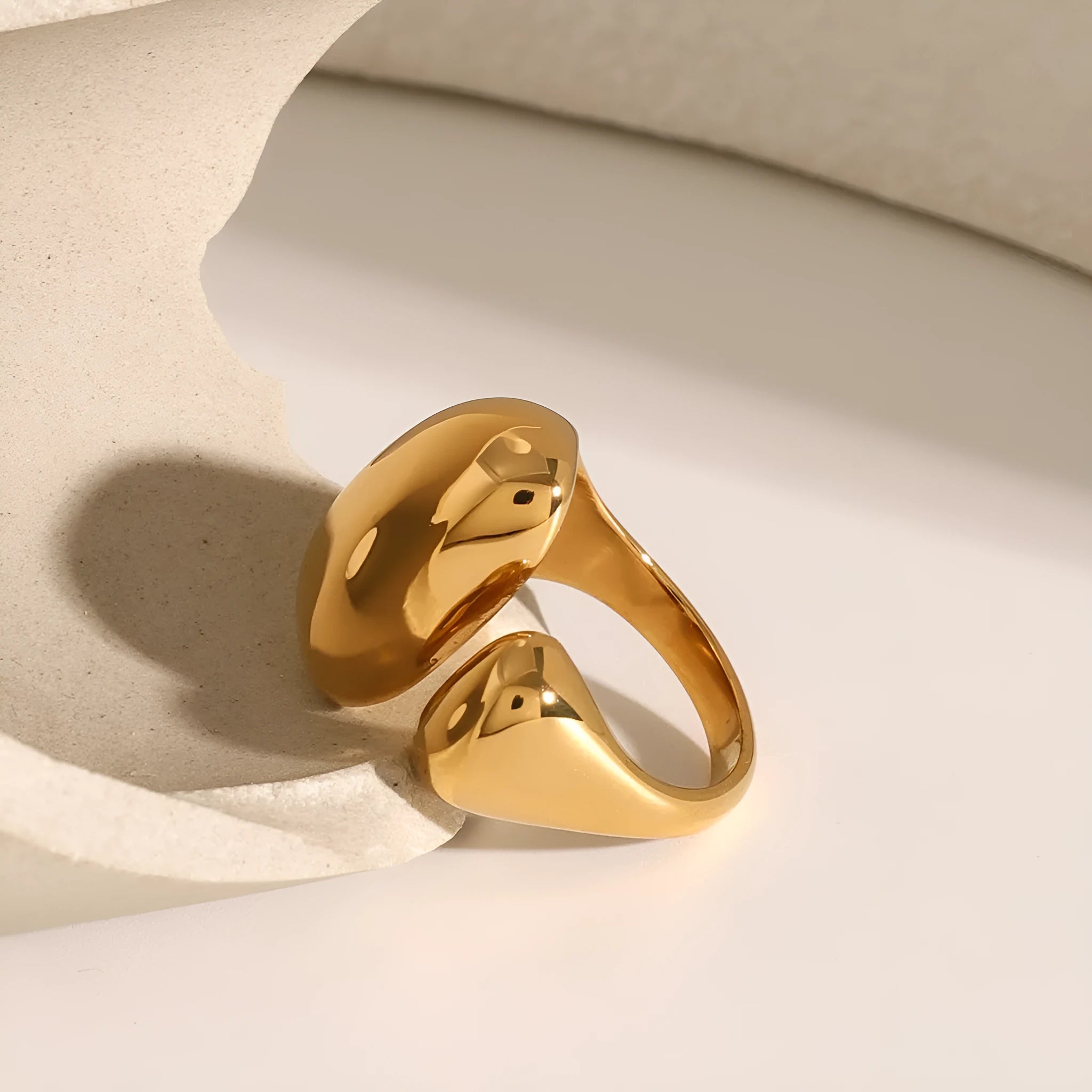 Geometric open ring for women in electroplated stainless steel with European exaggerated style