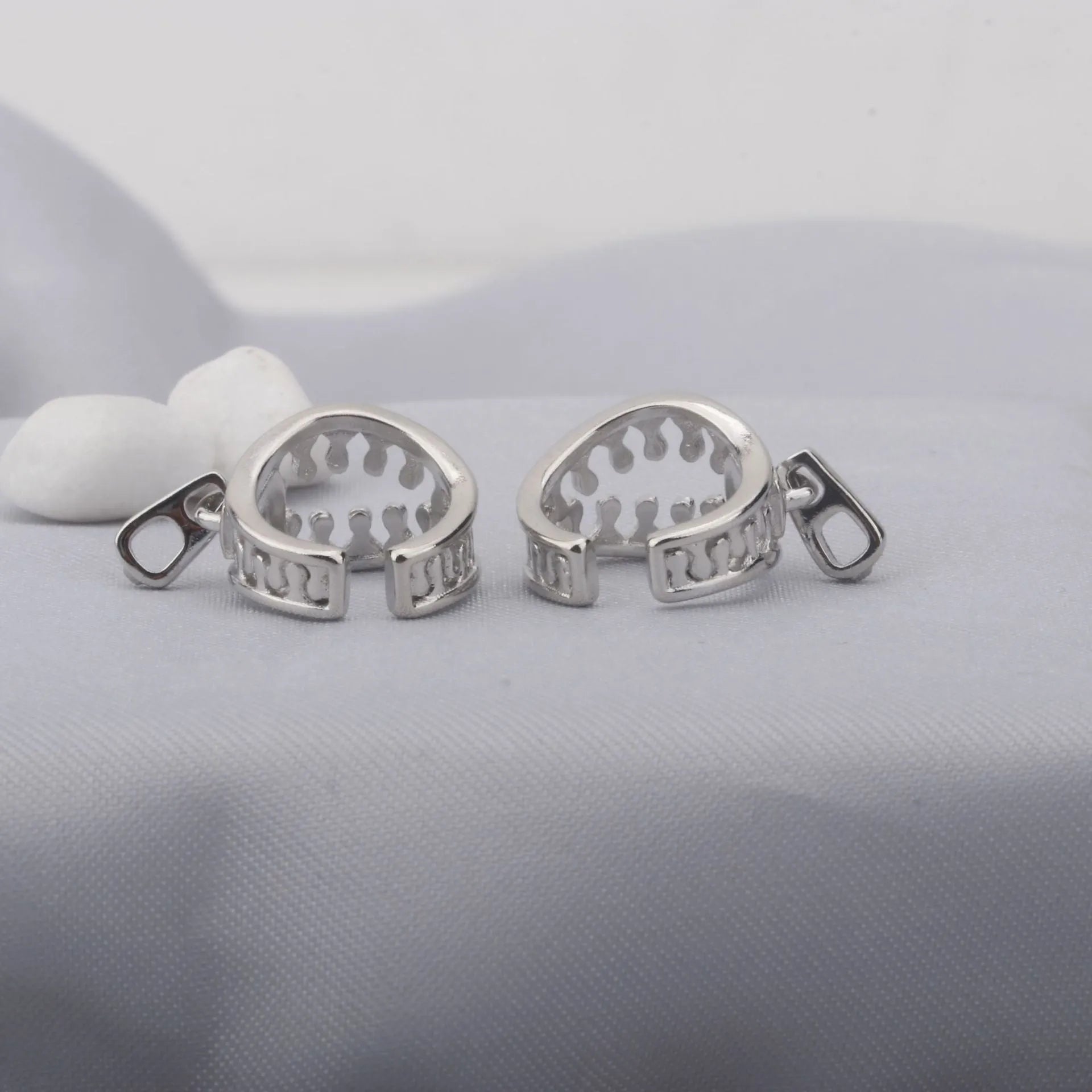 Geometric copper ear clips with simple line design and zipper closure mechanism