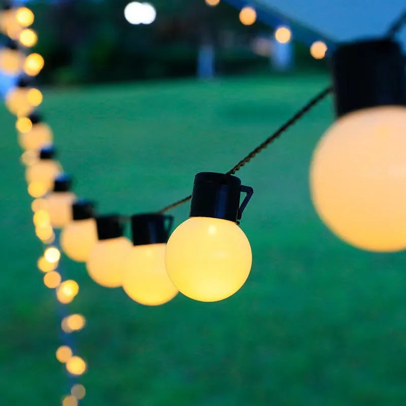 Outdoor solar string lights with 40 plastic bulbs on a 10m string, IP42 rated, for garden and patio decoration