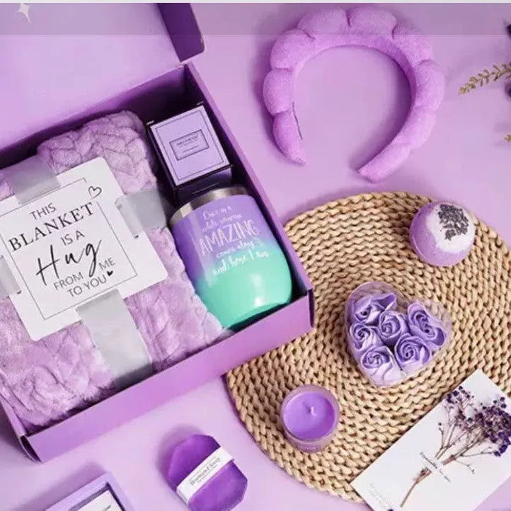 Soy wax aromatherapy candle gift set in a modern gift box with a choice of colour suits.