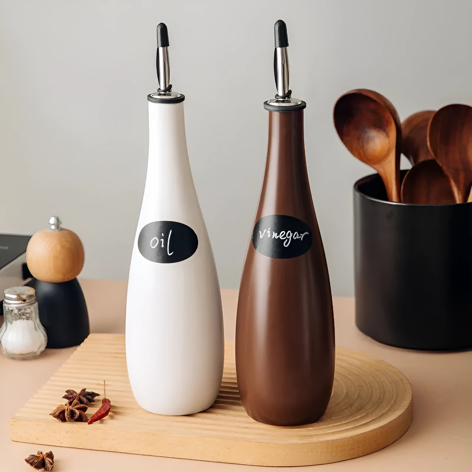 Ceramic oil pot with integrated funnel for kitchen oil storage in 650ml capacity
