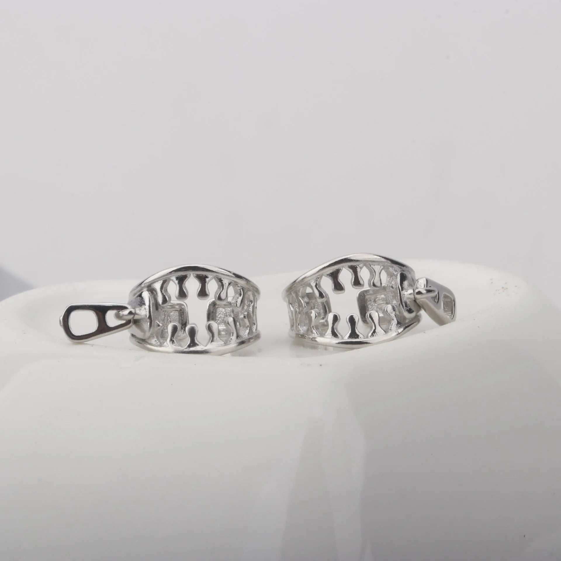 Geometric copper ear clips with simple line design and zipper closure mechanism