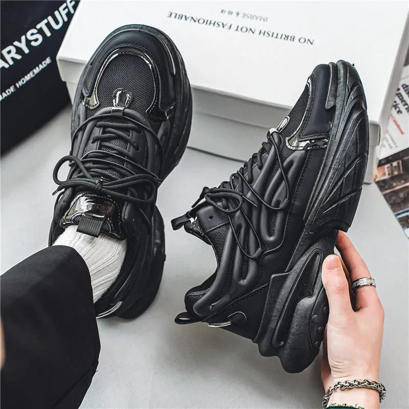 Men's low-top sneakers with mesh upper and rubber sole in beige and black colour options