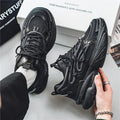 Men's low-top sneakers with mesh upper and rubber sole in beige and black colour options