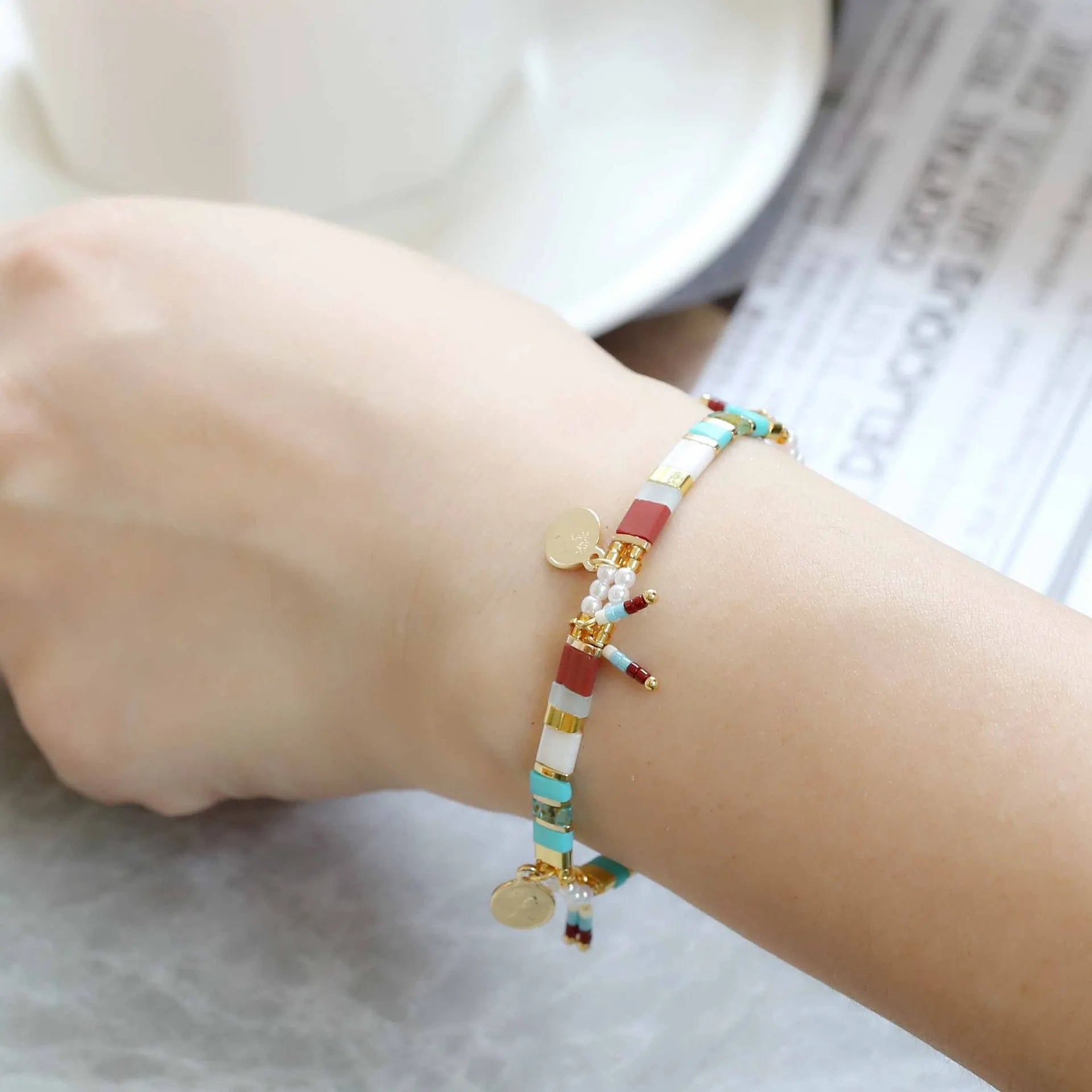 Women's European style glass beaded bracelet with imitation pearls in six pearl lifting colour variations
