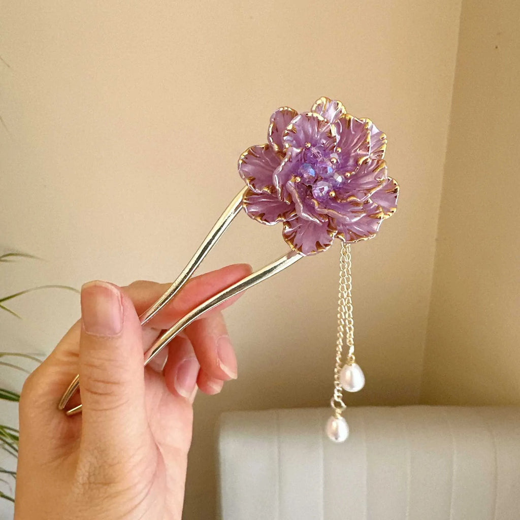 Purple and white peony flower tassel U-shaped alloy hairpin on plain background