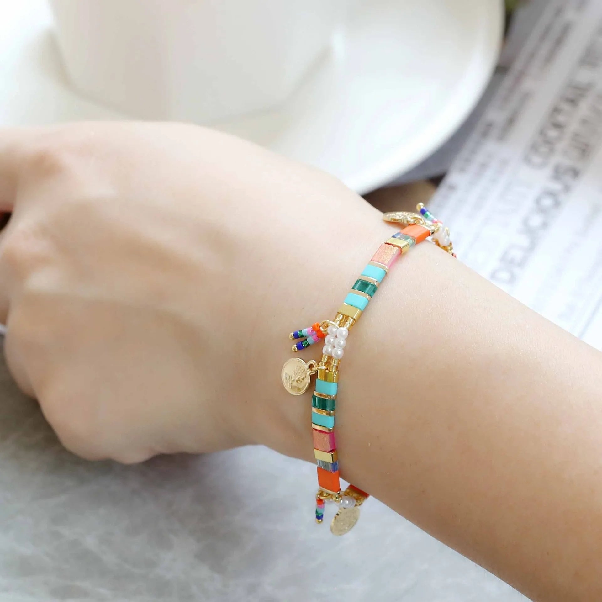Women's European style glass beaded bracelet with imitation pearls in six pearl lifting colour variations