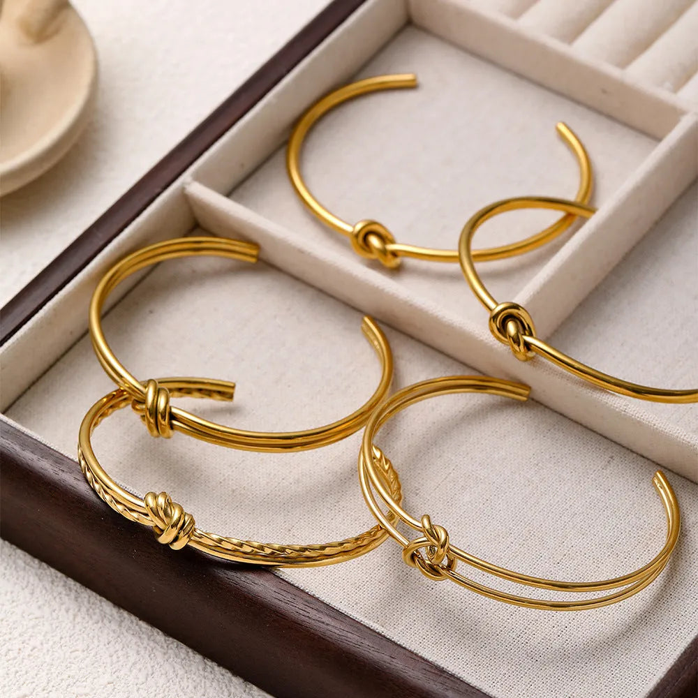 Women's adjustable knotted C-shaped bracelet in stainless steel with gold plating