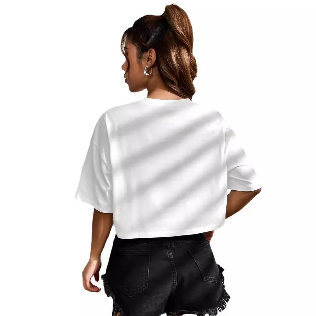Black personalised cotton t-shirt with white printed English letters in a loose, navel-exposing Japanese Korean style.