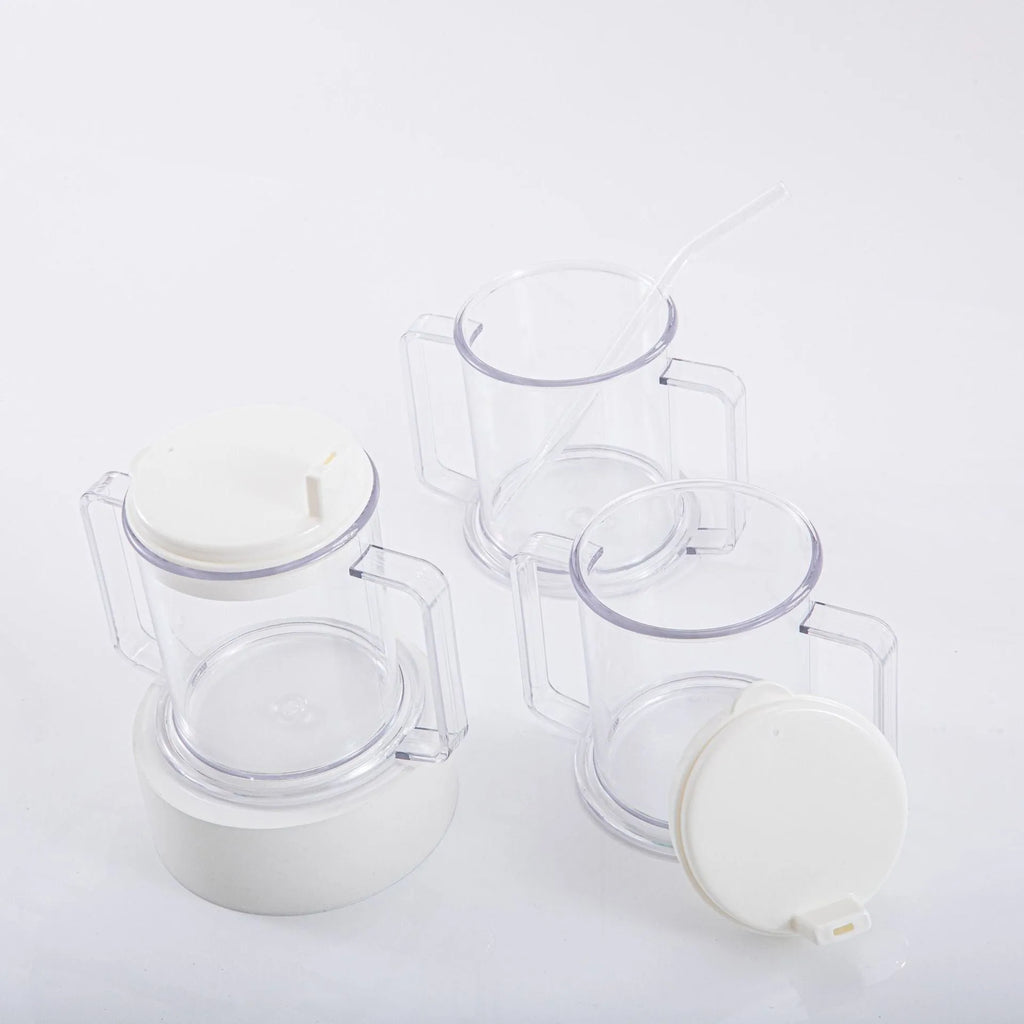 Transparent spill-proof drinking cup with solid colour, 14cm height, on table