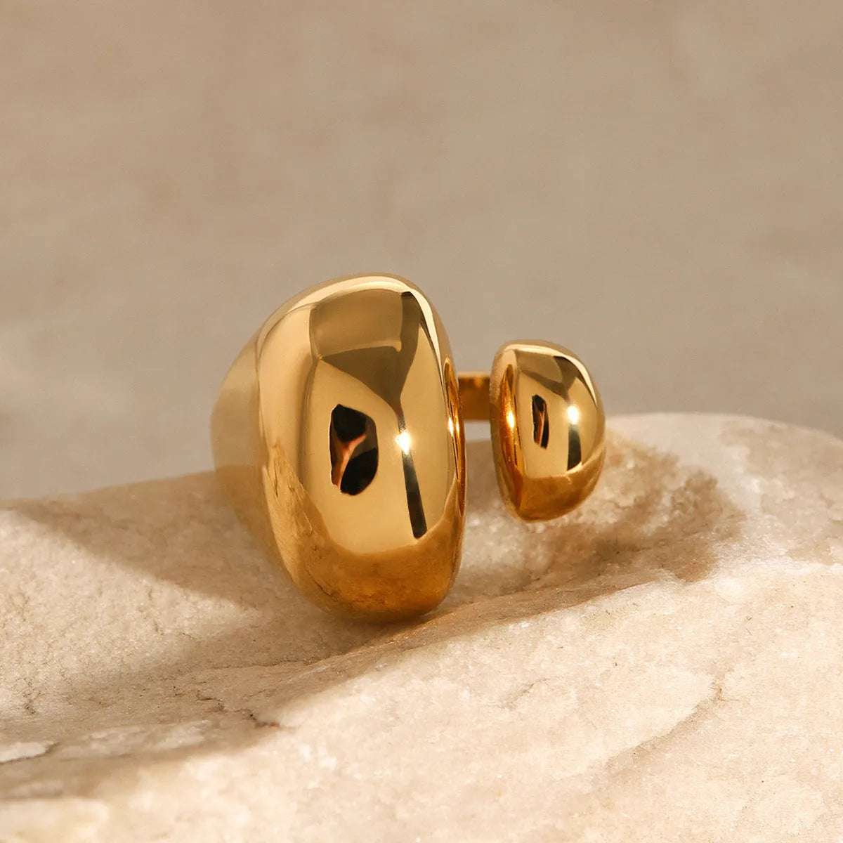 Geometric open ring for women in electroplated stainless steel with European exaggerated style