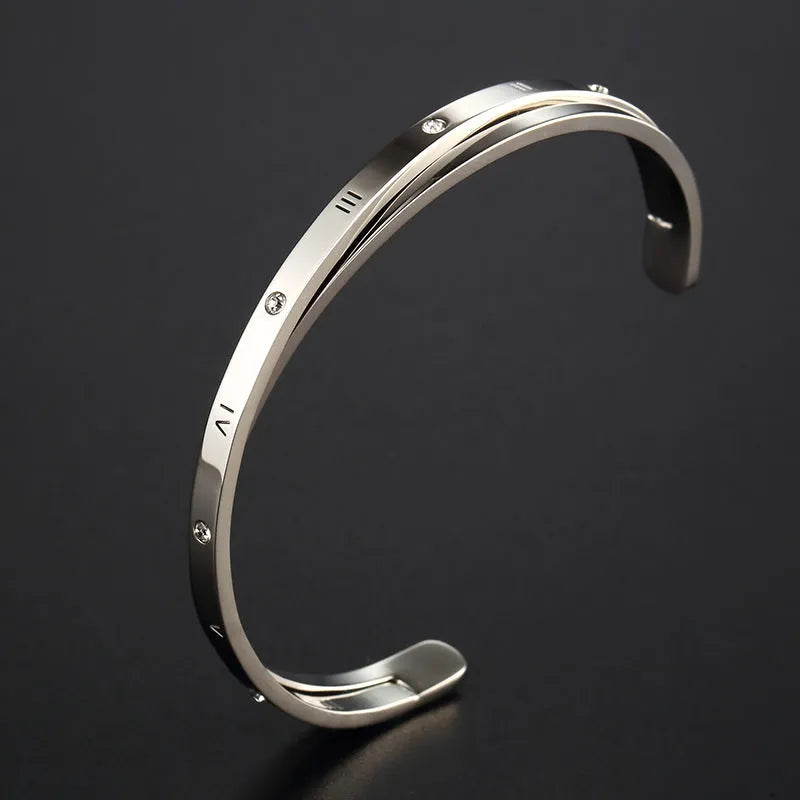 Open-ended women's bracelet with zircon stones and love heart element in rose gold finish