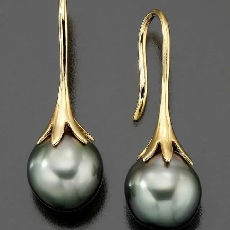 A pair of gold-colour retro fashion earrings for women with an OL style design.