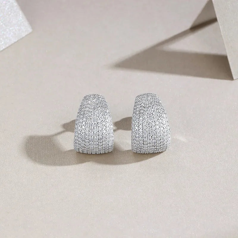 Geometric S925 sterling silver commuter ear studs with hypoallergenic properties