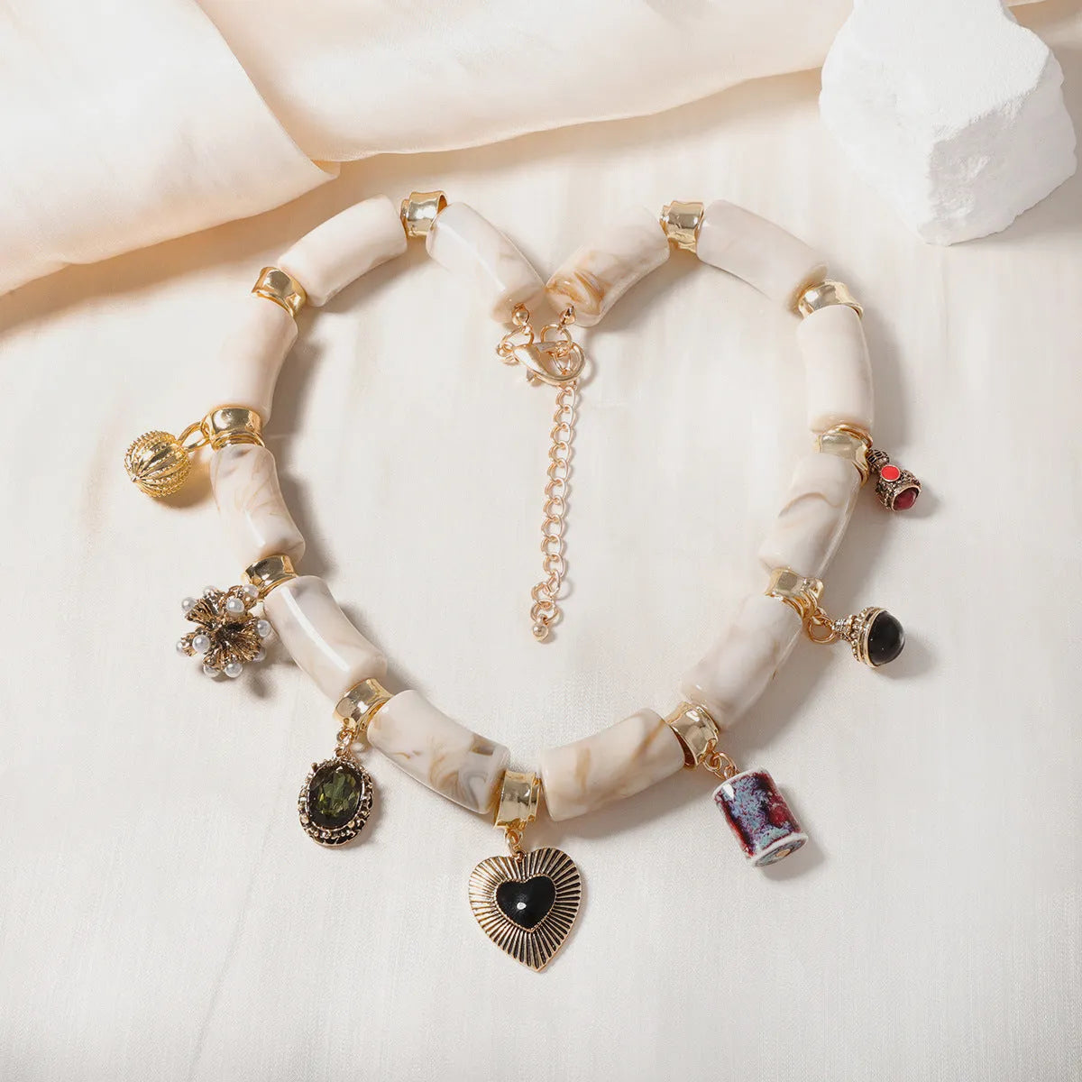Resin bamboo heart pendant necklace with electroplated picture colour finish