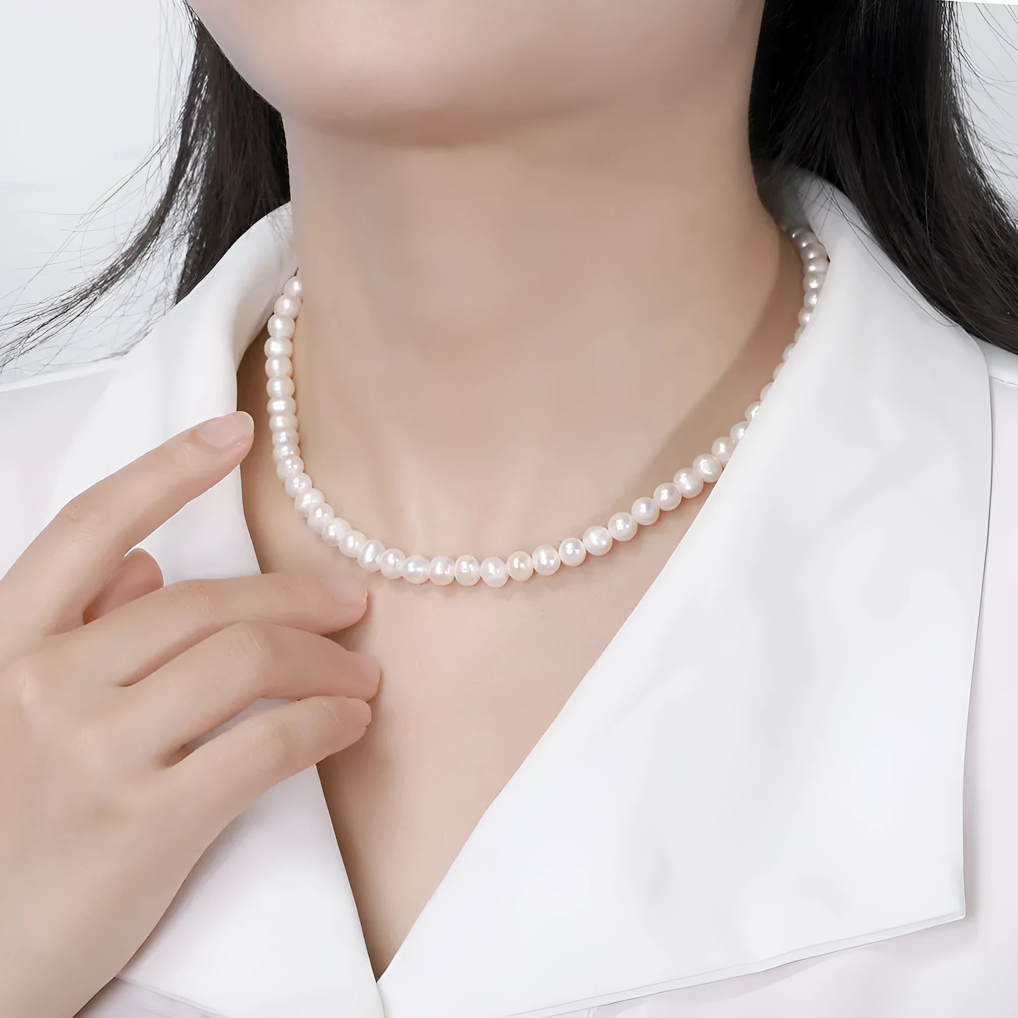 Women's adjustable silver necklace with natural freshwater pearls